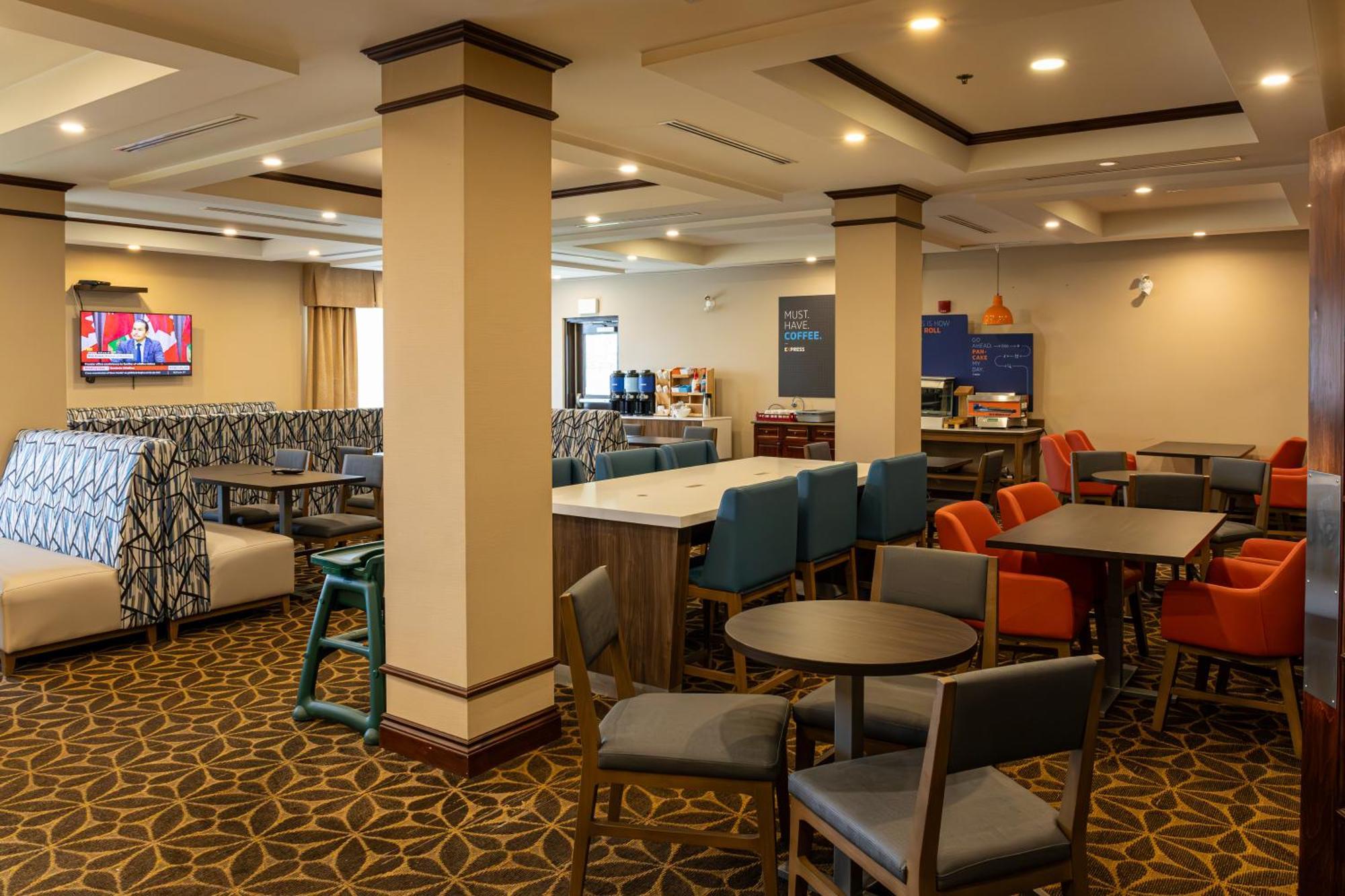 Holiday Inn Express Hotel & Suites Brockville By Ihg Exterior foto