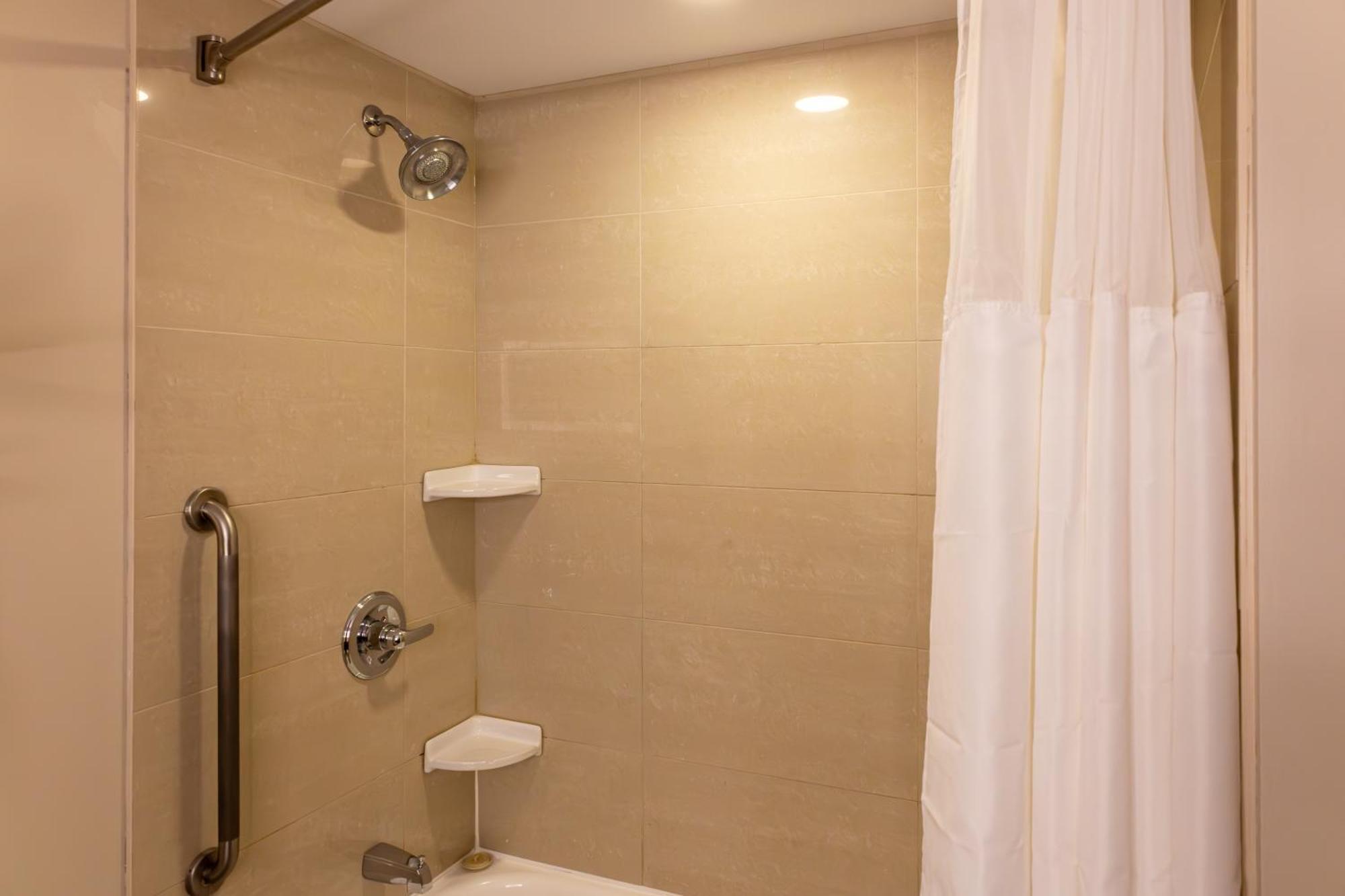 Holiday Inn Express Hotel & Suites Brockville By Ihg Exterior foto