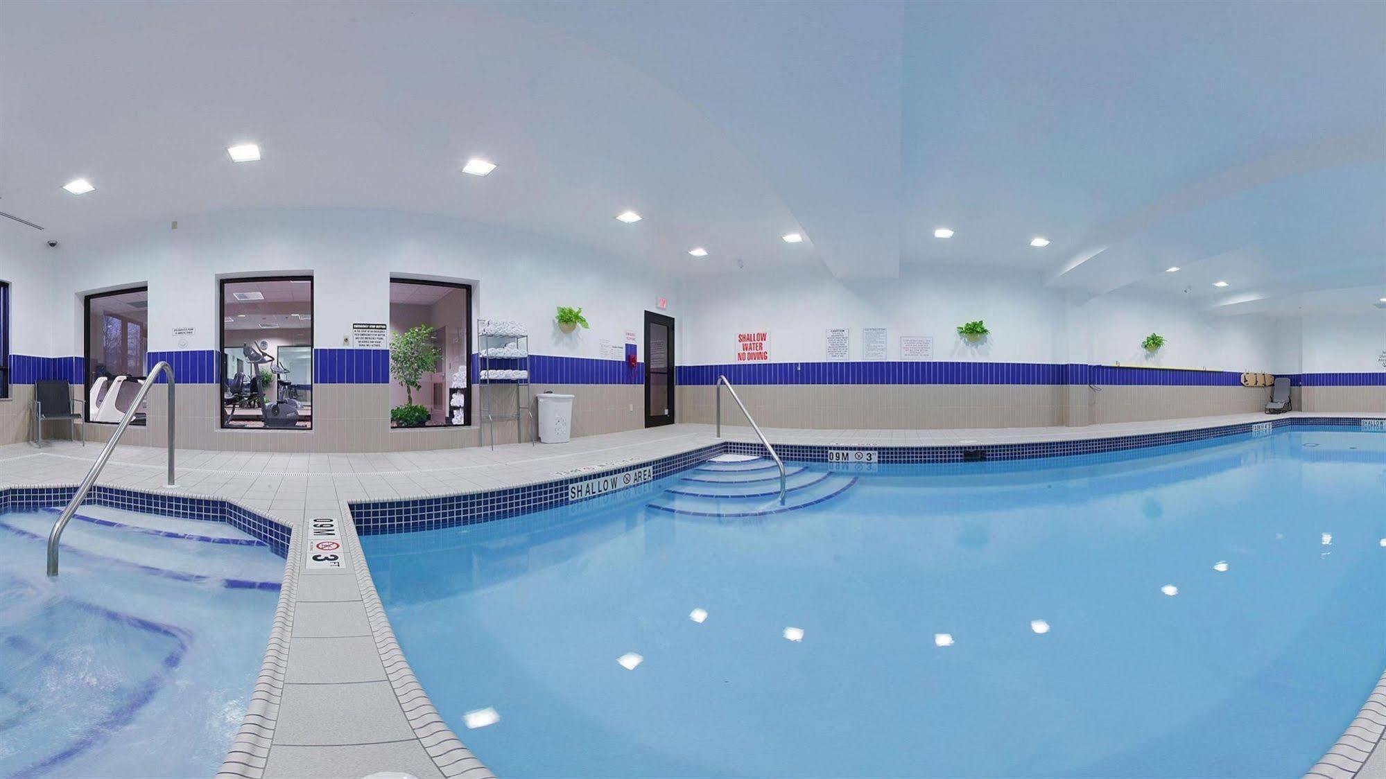 Holiday Inn Express Hotel & Suites Brockville By Ihg Exterior foto